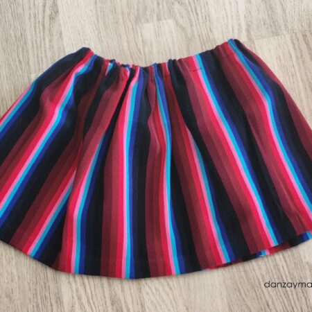 Refajo niña pequeña en rojos