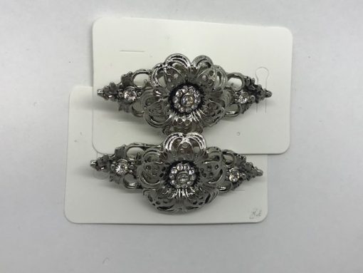 Broche huertana señora plateado con piedras de cristal transparente
