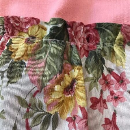 Zagalejo señora rosa con flores en el volante