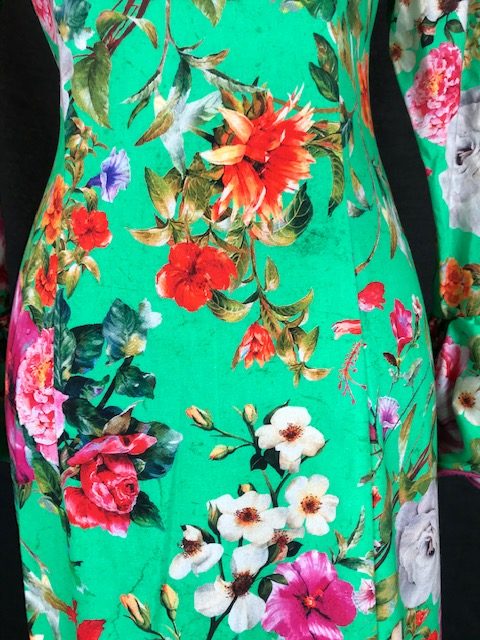 Traje de flamenca verde con flores