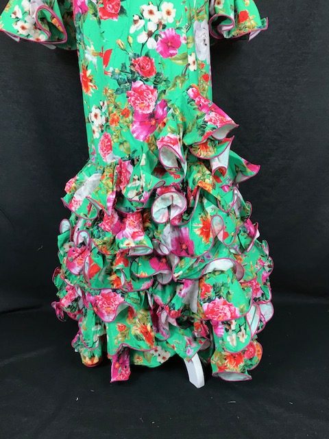 Traje de flamenca verde con flores
