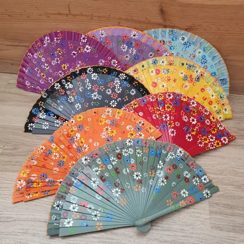 Abanico de madera con flores multicolor pintadas a mano de 20 cm