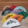 Abanico de madera pintado a mano con flores clásicas de 20 cm disponible en varios colores