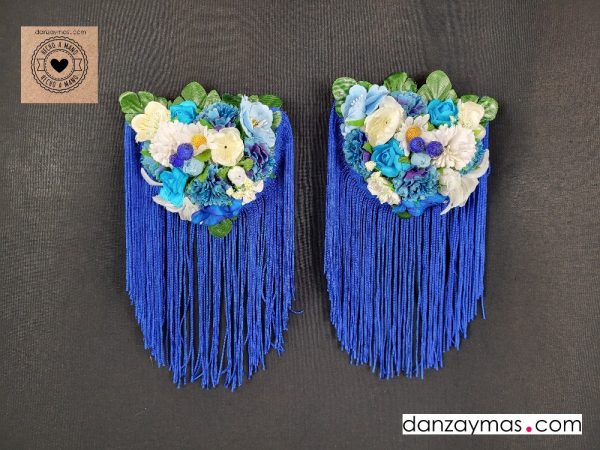 Hombreras flamencas con flores azules