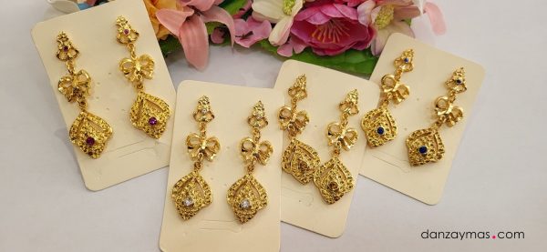 Pendientes dorados para el traje regional