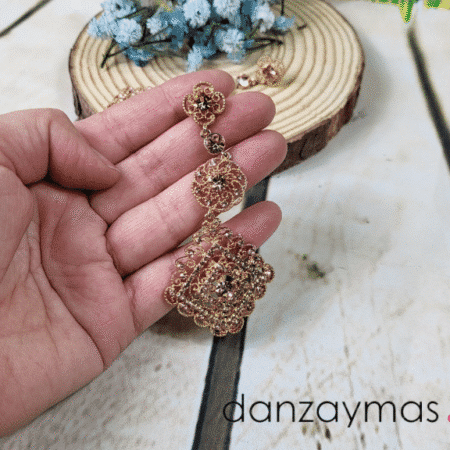 Pendientes traje regional con brillos