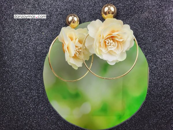 Aros dorados con flor flamencos