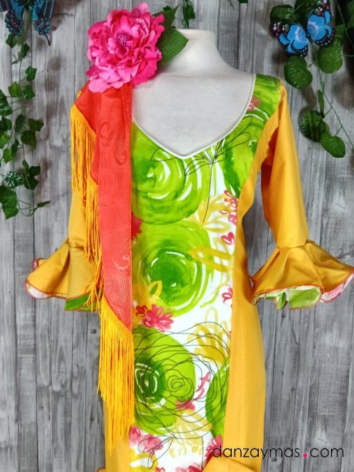 Traje de flamenca amarillo