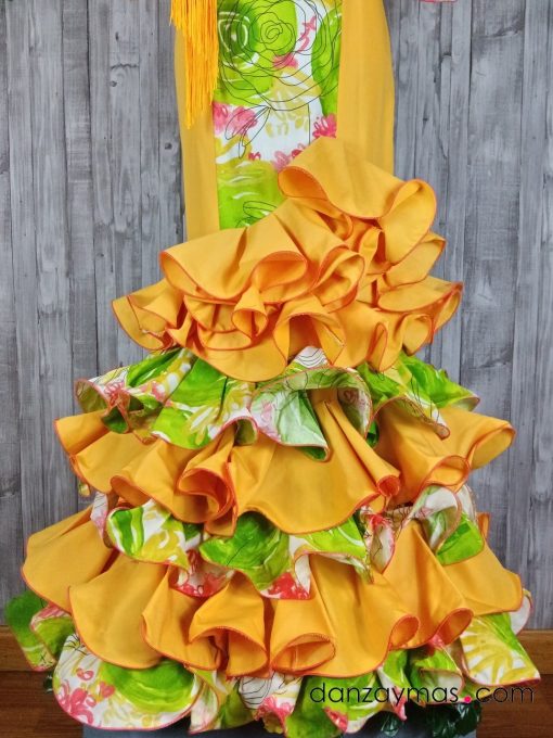 Traje de flamenca amarillo