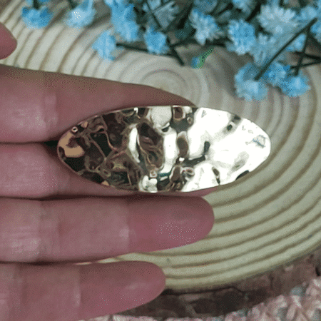 Broche dorado pequeño