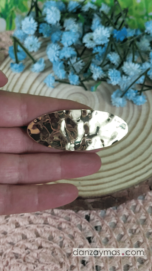 Broche dorado pequeño