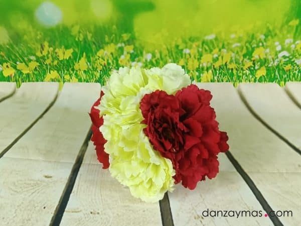 Ramillete de flores para flamenca