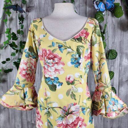 Traje de feria con flores