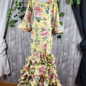 Traje de feria con flores