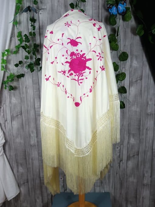 Mantón cuadrado bordado beige