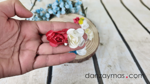 Pinza con flores para el pelo