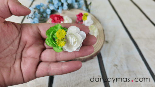 Pinza con flores para el pelo