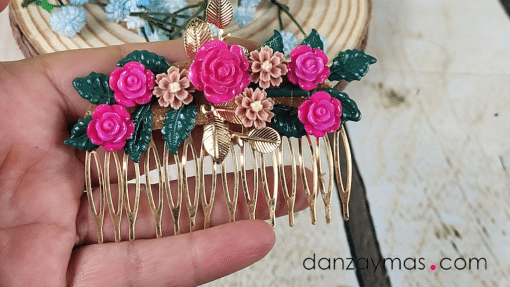 Peinecillo flamenco con flores combinadas
