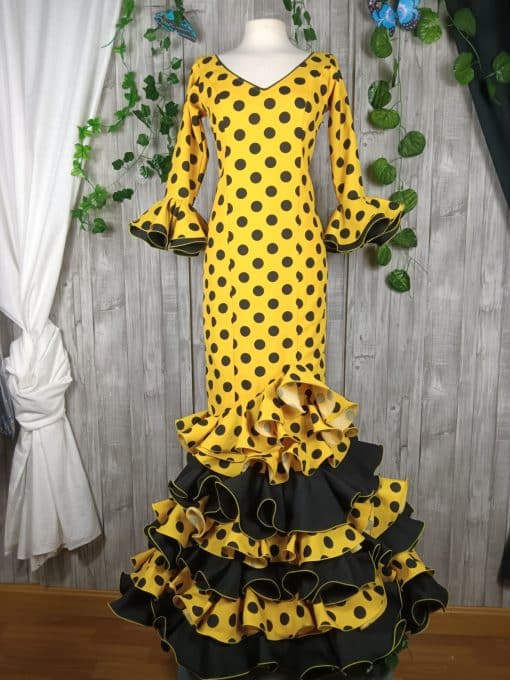 Traje de flamenca amarillo