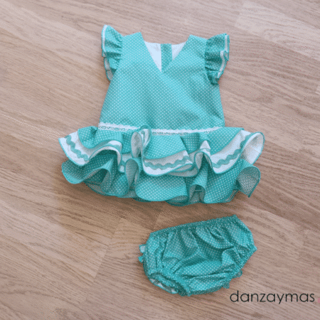 Traje de flamenca para niña en color verde