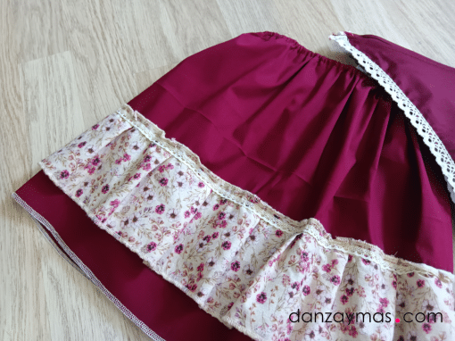 Zagalejo bebe granate con pañoleta