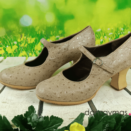 Zapatos de flamenca beige