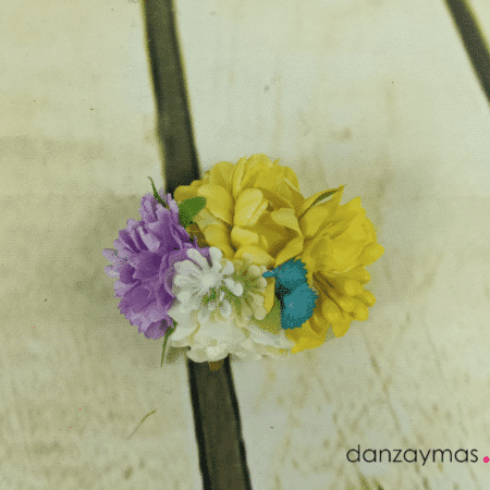 Flores para el traje regional
