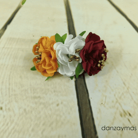 Tocado de flores para niña