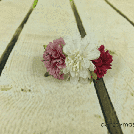 Tocado de flores para niña