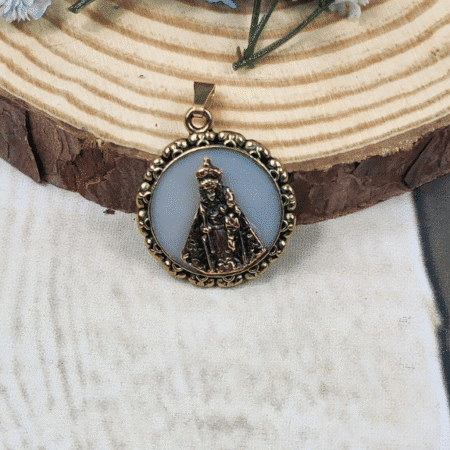 Medalla Virgen redonda dorada