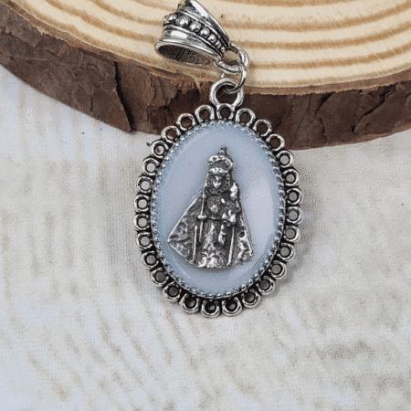 Medalla con la Virgen nacarada