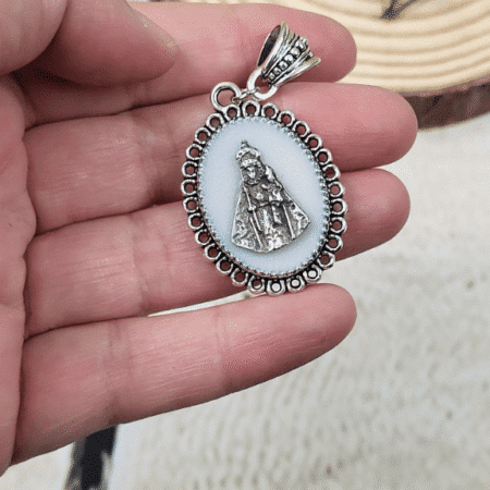Medalla con la Virgen nacarada