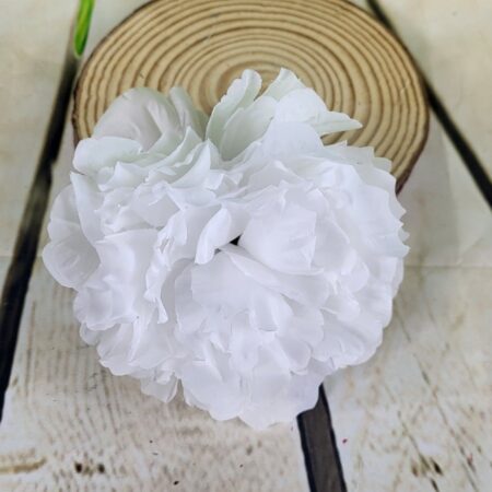 Flor peonia con pinza