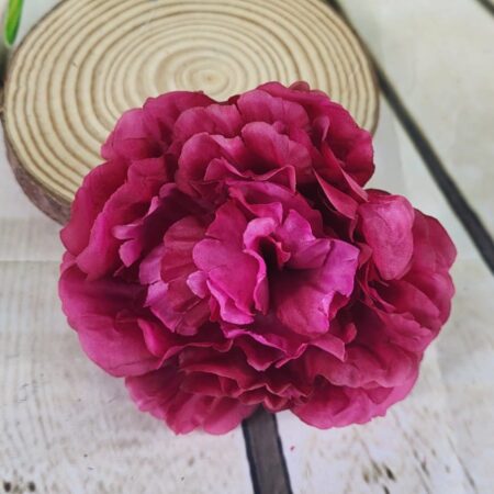 Flor peonia con pinza
