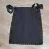 Delantal de huertana negro con puntilla decorativa