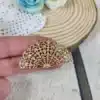 Broche flamenca abanico dorado con diseño ornamental elegante