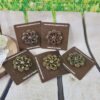 Broche dorado con piedras