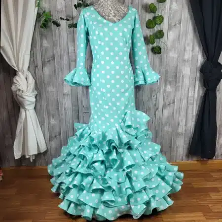Traje de flamenca verde agua de popelín con lunares blancos