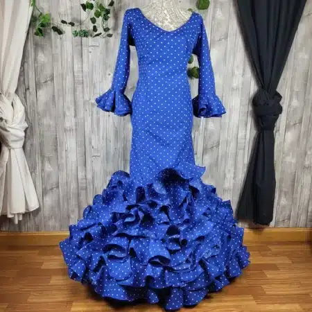 Traje de flamenca azul con lunares para mujer y volantes