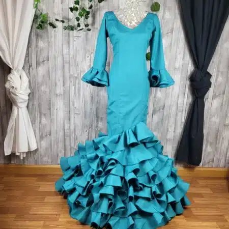 Traje de flamenca azul petróleo para mujer con volantes
