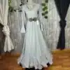 Traje de flamenca para el Rocío con lunares y cinturón