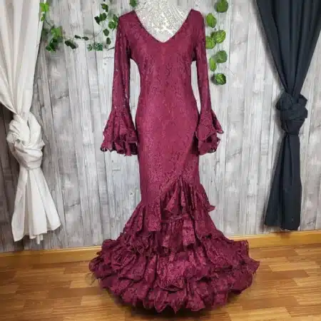 Traje de flamenca para feria de encaje color buganvilla