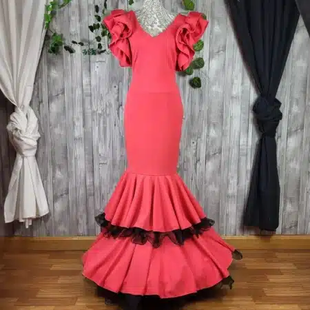 Traje de flamenca rosa coral con volantes para mujer