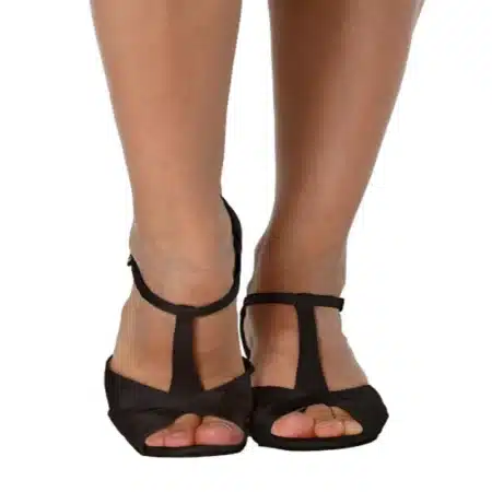 Zapato de baile latino negro para mujer con tacón y tira central
