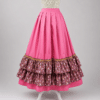 Zagalejo de huertana confeccionado en algodón color fucsia con doble volante floral para traje regional murciano