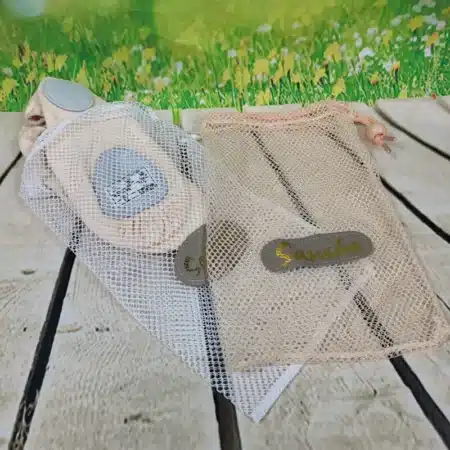 Bolsa para zapatillas de ballet Sansha de rejilla transpirable con cordón regulable.