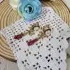 Pendientes de huertana color calabaza con camafeo y cierre omega.