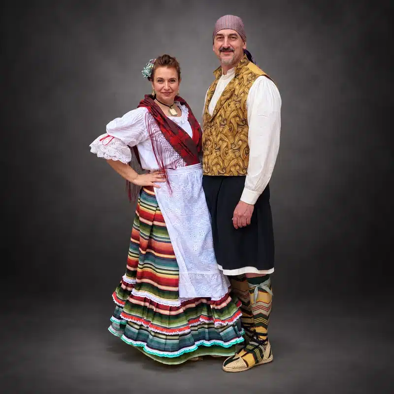 Trajes regionales de Murcia de hombre y mujer