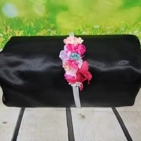 Diadema flores traje regional niña en tonos rosas