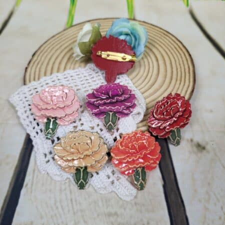 Broche clavel para traje regional en varios colores